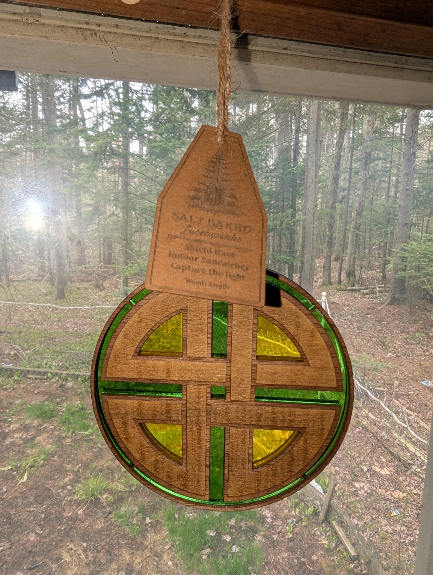 "Shield Knot" Indoor Suncatcher - Green/Gold