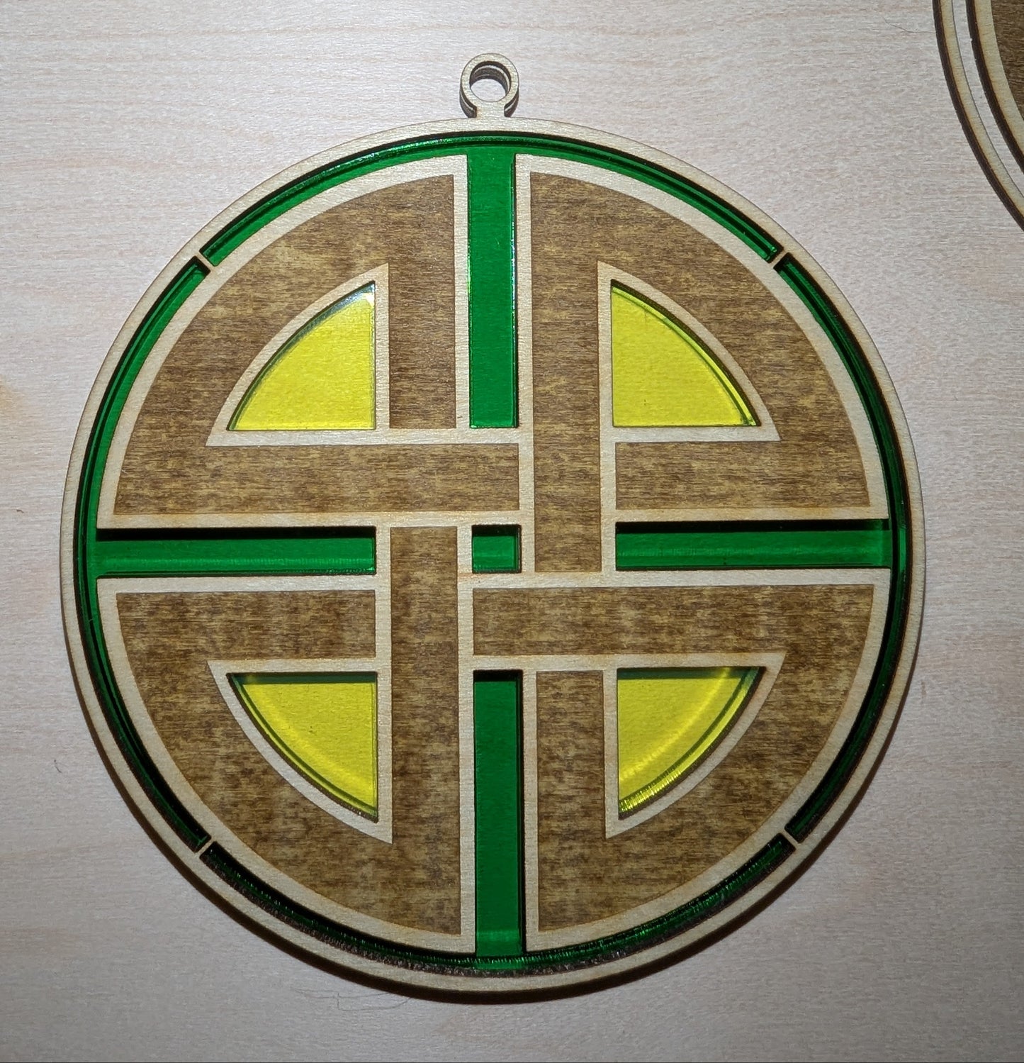 "Shield Knot" Indoor Suncatcher - Green/Gold