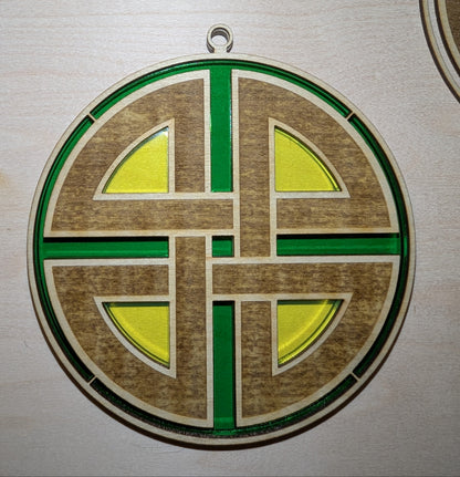 "Shield Knot" Indoor Suncatcher - Green/Gold