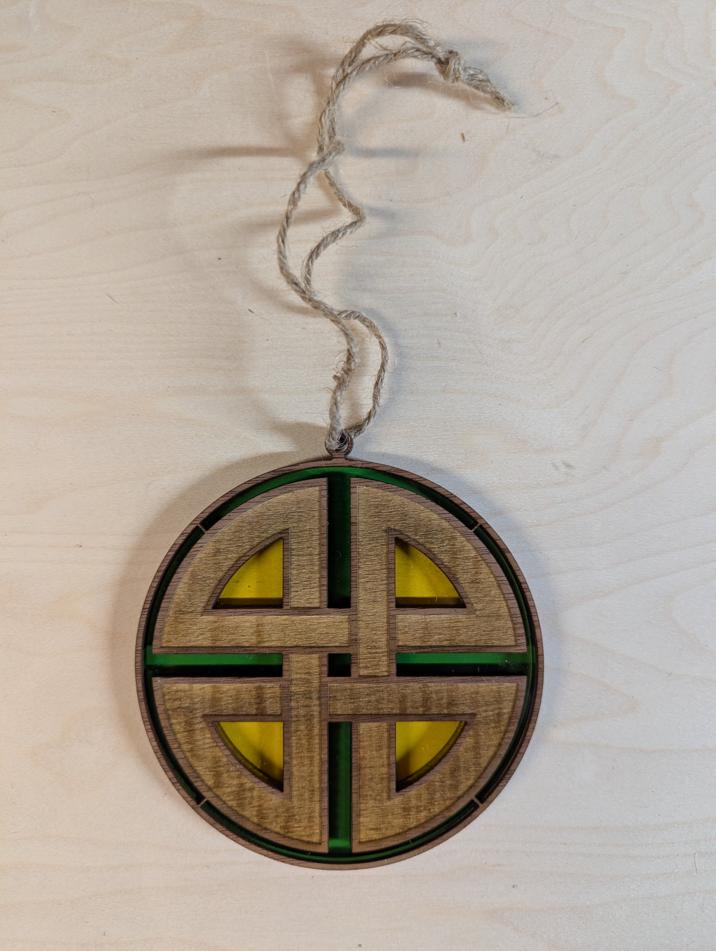 "Shield Knot" Indoor Suncatcher - Green/Gold