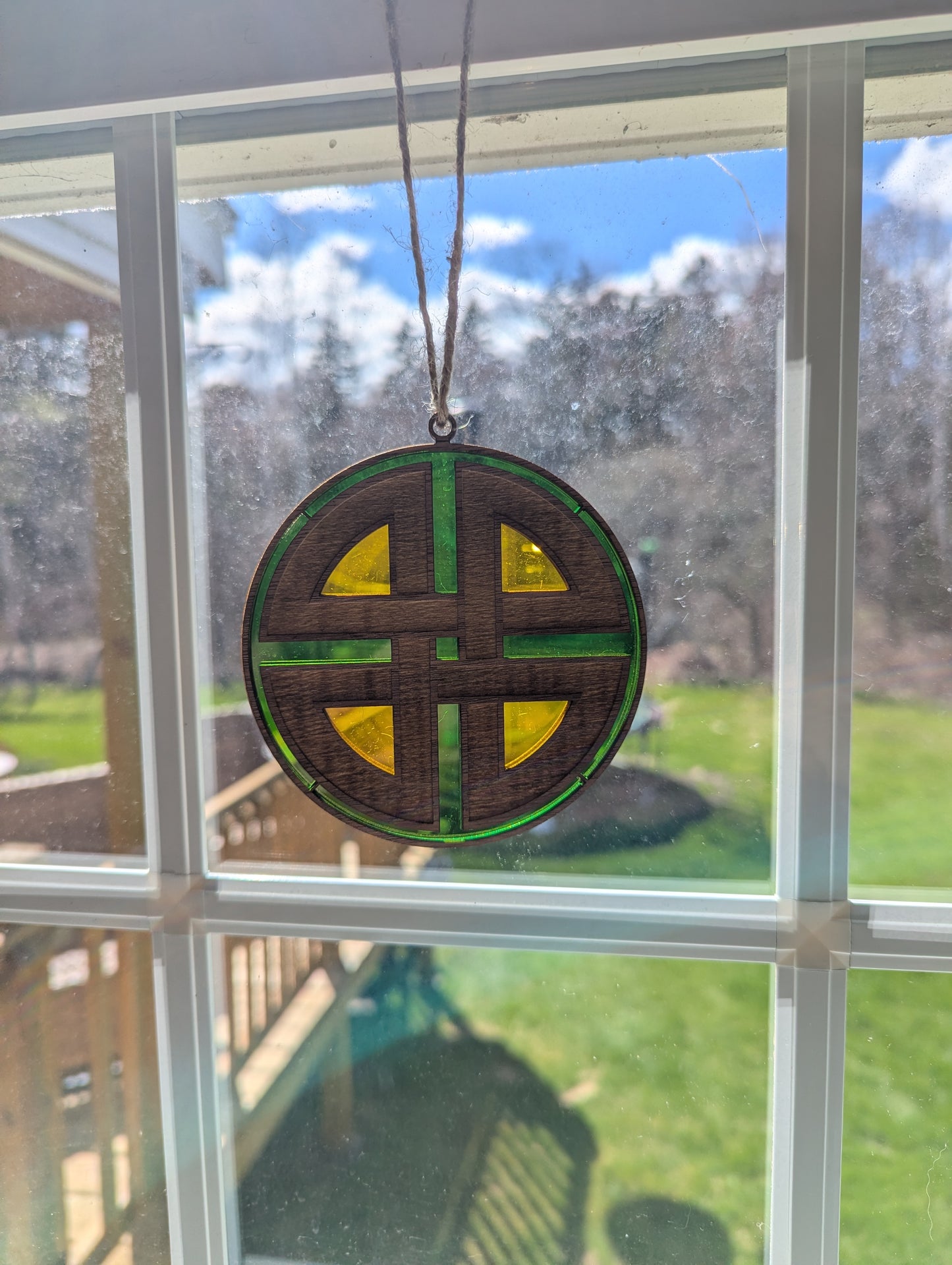 "Shield Knot" Indoor Suncatcher - Green/Gold